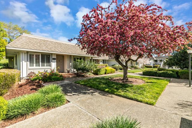 5076 Cribari Bluffs, San Jose CA: https://media.crmls.org/mediaz/e9477ec4-ca7b-4f41-823e-9132a6520e4b.jpg