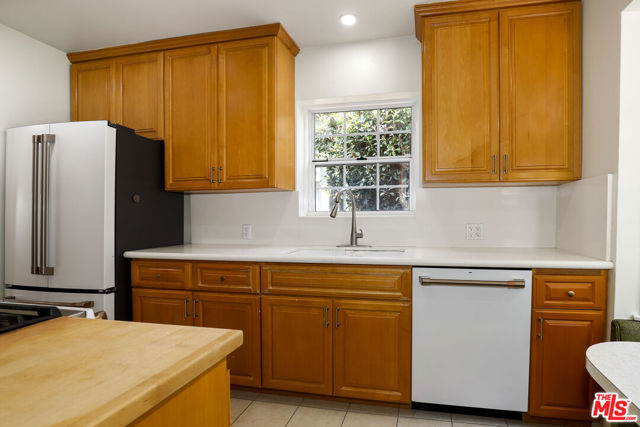 248 N Canyon Boulevard, Monrovia CA: https://media.crmls.org/mediaz/e947c2fd-cdd0-400a-9675-1e535ea9a9c0.jpg