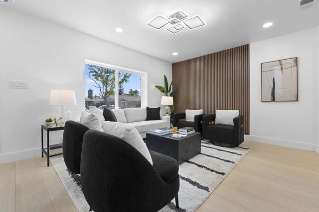 450 Lancaster Way, Redwood City CA: https://media.crmls.org/mediaz/e9481e90-53cc-4985-b9e8-71bcf10fea36.jpg