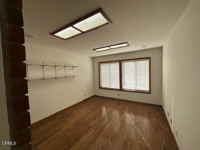 Detail Gallery Image 14 of 21 For 2613 Pierpont Bld, Ventura,  CA 93001 - 3 Beds | 2/1 Baths