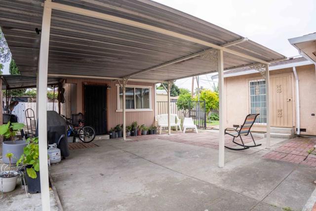 2232 Euclid Avenue, East Palo Alto CA: https://media.crmls.org/mediaz/e948e29d-745a-4866-a496-575c3ef39b71.jpg