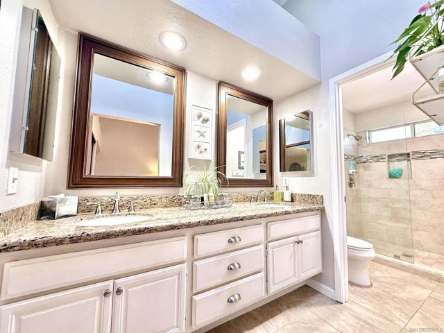 543 Rockport Ct, Encinitas CA: https://media.crmls.org/mediaz/e949515c-2acc-4899-8d81-6c8dfcbdf159.jpg