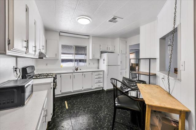7425 Church Street, Yucca Valley CA: https://media.crmls.org/mediaz/e949d986-b917-4e05-96d7-ab64c5c9d1dc.jpg