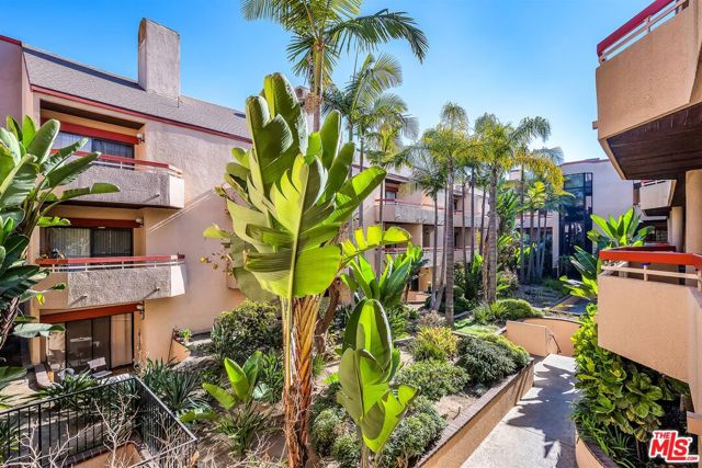 941 W Carson Street, Torrance CA: https://media.crmls.org/mediaz/e94b2340-e873-46f7-ac78-187bf8a12c48.jpg