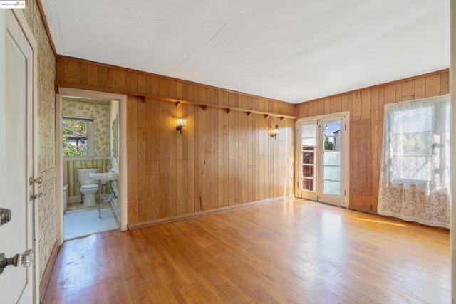 1136 S Ridgeley, Los Angeles CA: https://media.crmls.org/mediaz/e94b38d7-ea52-4dad-bd37-15eda11838e1.jpg