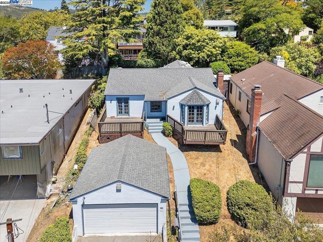 543 Grizzly Peak Blvd, Berkeley CA: https://media.crmls.org/mediaz/e94b95e3-5bbb-4f45-8673-4912a9946424.jpg