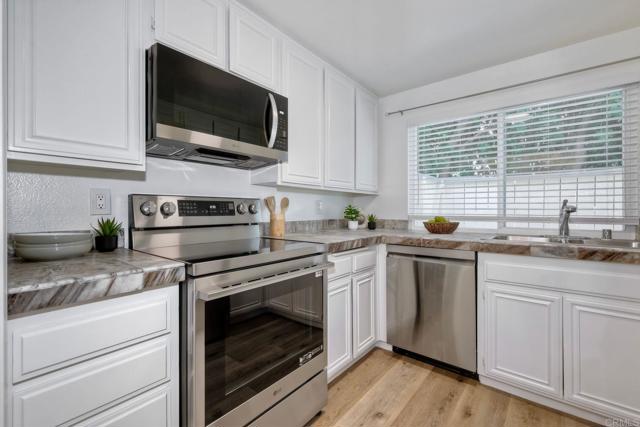 232 Cerco Rosado, San Marcos CA: https://media.crmls.org/mediaz/e94bc423-6883-4685-8df7-0114de63a6c7.jpg