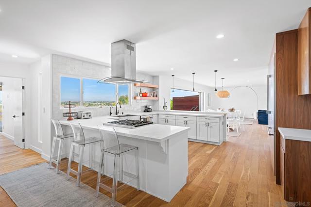 5745 Soledad Mountain Road, La Jolla CA: https://media.crmls.org/mediaz/e94bcc89-e480-4384-93ed-0c21ccd89215.jpg