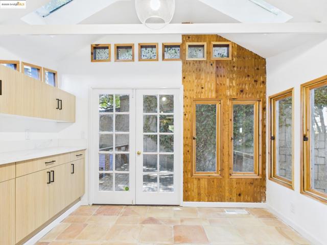 1545 Mariposa St, Richmond CA: https://media.crmls.org/mediaz/e94bd3e1-6248-4e0b-8bfd-adb2b518b434.jpg