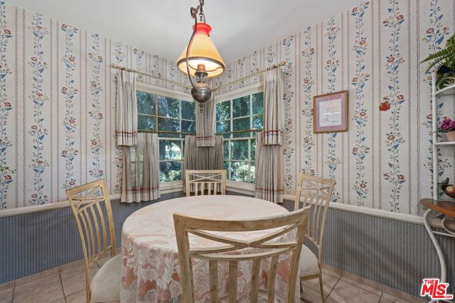 11450 Ayrshire Road, Los Angeles CA: https://media.crmls.org/mediaz/e94c3799-b233-475e-808b-026b3368afd4.jpg