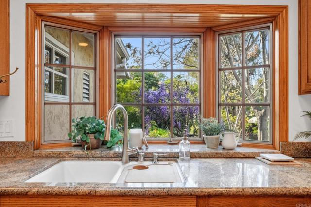 Detail Gallery Image 12 of 61 For 9110 Brier Rd, La Mesa,  CA 91942 - 4 Beds | 4 Baths