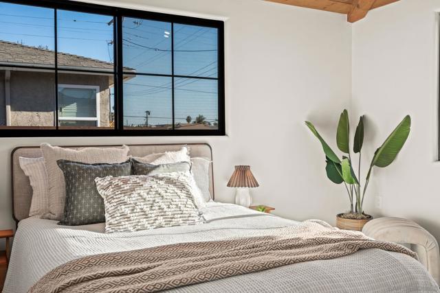 1566 Evergreen St, San Diego CA: https://media.crmls.org/mediaz/e94c6627-6f5c-4893-bea2-9382f7ad5761.jpg