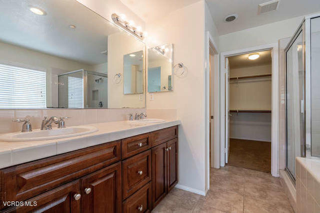 3003 Naples Drive, Oxnard CA: https://media.crmls.org/mediaz/e94cfb32-d425-41b4-a13e-3842d33277d8.jpg