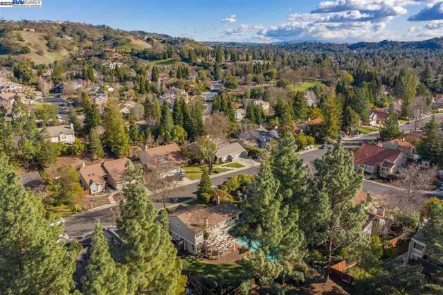 2673 Velvet Way, Walnut Creek CA: https://media.crmls.org/mediaz/e94d45d0-c641-4dfe-a2f9-3c2b0c4a21bf.jpg