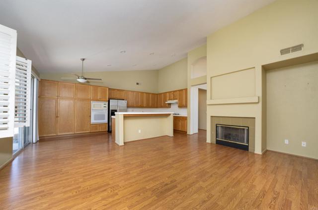 Detail Gallery Image 12 of 25 For 5110 Wisteria Drive, Oceanside,  CA 92056 - 4 Beds | 2/1 Baths