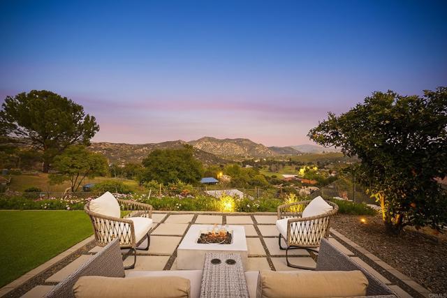 Detail Gallery Image 4 of 47 For 15647 Calistoga Dr, Ramona,  CA 92065 - 3 Beds | 3 Baths