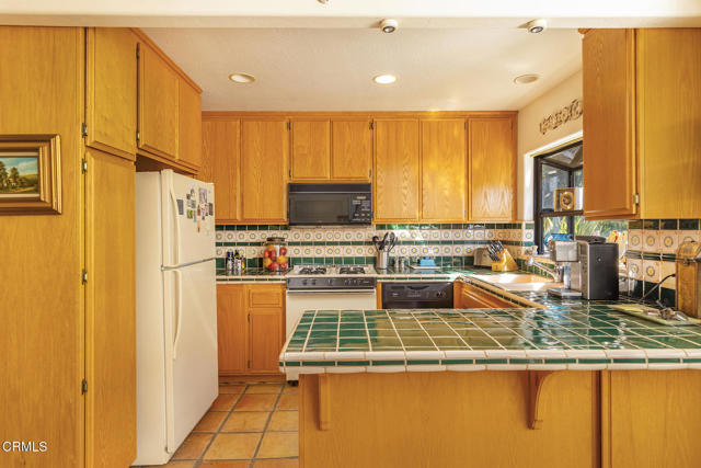 1419 Trusty Lane, Ojai CA: https://media.crmls.org/mediaz/e94e939f-2b78-4ea6-946f-3d8e798758ba.jpg