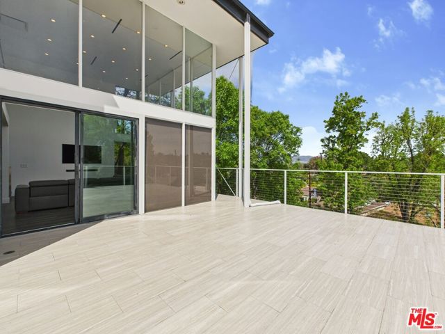 4942 Marmol Drive, Woodland Hills CA: https://media.crmls.org/mediaz/e94ef733-99f2-4001-9d88-4781282a73a1.jpg