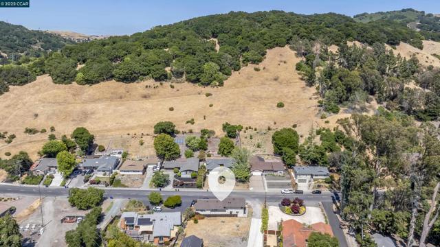 6180 HILLSIDE DRIVE, El Sobrante CA: https://media.crmls.org/mediaz/e94f44d1-aa28-4751-8509-72487683c902.jpg