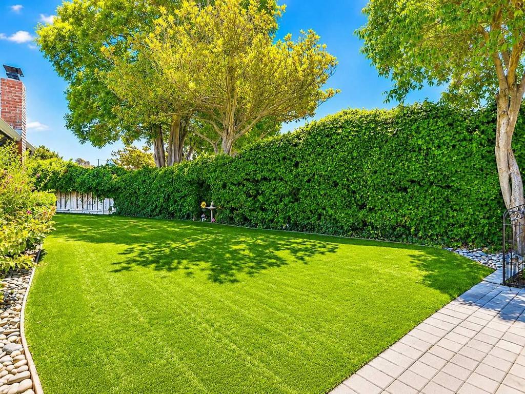 https://media.crmls.org/mediaz/e94fa45d-6a91-4fcc-8713-45437189eb70.jpg?preset=X-Large