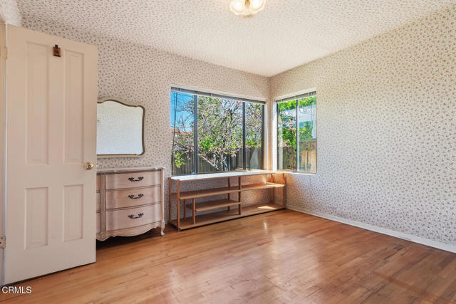 Detail Gallery Image 16 of 30 For 17835 Tarzana St, Encino,  CA 91316 - 4 Beds | 3 Baths