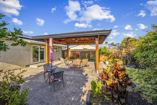 5706 Willkie Pl, Fremont CA: https://media.crmls.org/mediaz/e94feb23-fe26-4c4d-8f7a-e55bfdef95e8.jpg