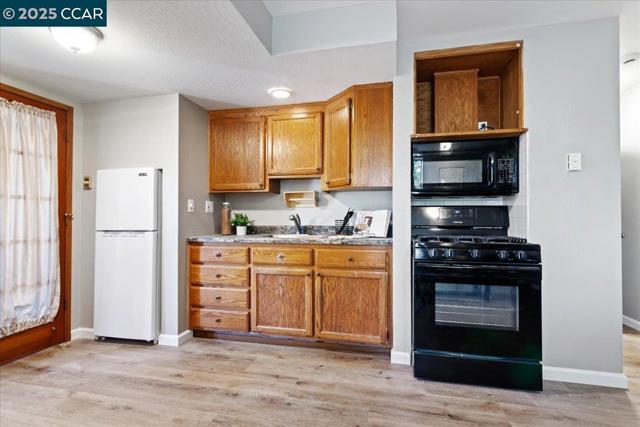 207 Midway Dr, Martinez CA: https://media.crmls.org/mediaz/e94ff57f-c048-401a-ace5-894bc4f962ec.jpg