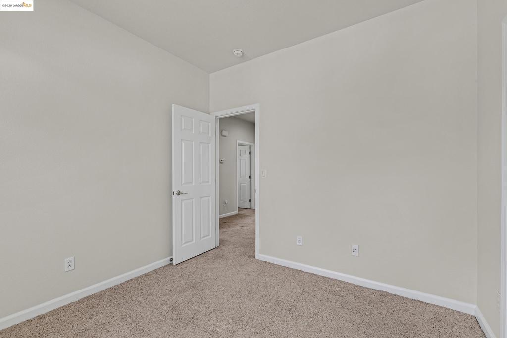 https://media.crmls.org/mediaz/e9509d87-cb72-436d-863a-1863d7be6cd4.jpg?preset=X-Large
