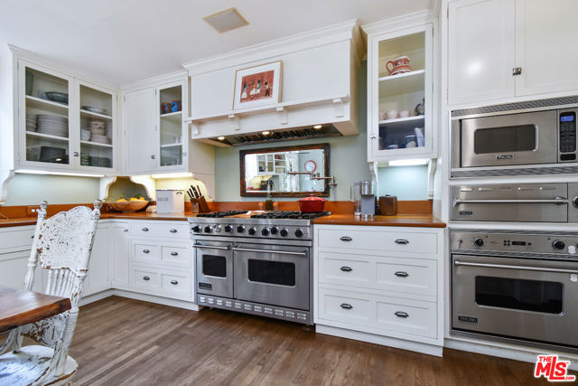 4444 Libbit Avenue, Encino CA: https://media.crmls.org/mediaz/e950d91c-cdd8-4f89-976d-2f1e6e95088d.jpg