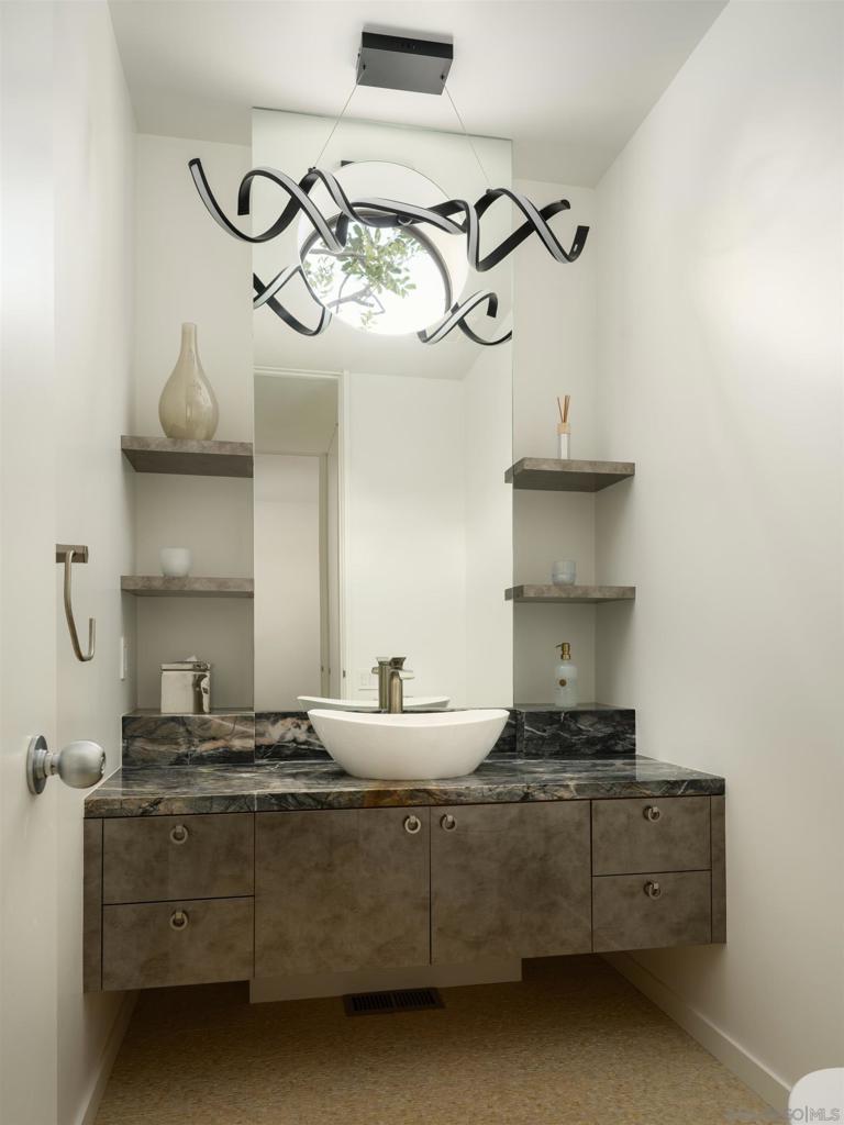 7747 Whitefield - photo 12