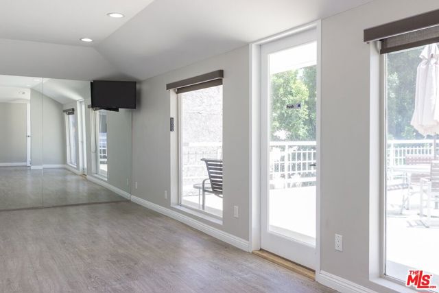7250 Franklin Avenue, Los Angeles CA: https://media.crmls.org/mediaz/e9513feb-6f5e-42b3-89b6-2efe8ff03f20.jpg