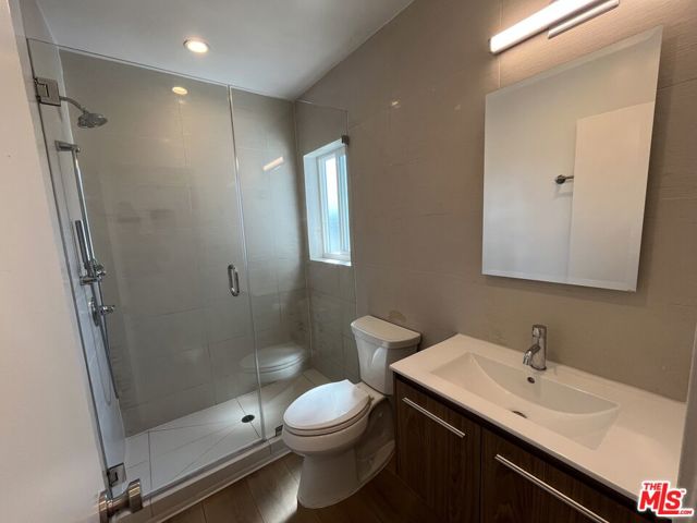 561 N Sweetzer Avenue, West Hollywood CA: https://media.crmls.org/mediaz/e9524fc2-6248-48bd-86c8-406d72023a03.jpg