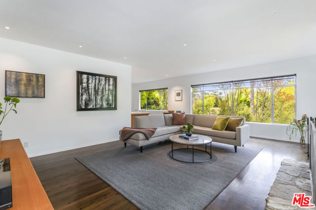 8631 Allenwood Road, Los Angeles CA: https://media.crmls.org/mediaz/e95251f7-20a7-4e4c-a0d0-faed54edc6e6.jpg