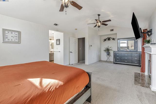 639 Eaker Ct, Antioch CA: https://media.crmls.org/mediaz/e95287ac-4d5d-4c81-9877-1117ab37539a.jpg