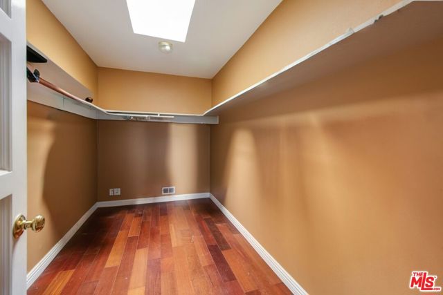 4272 Don Carlos Drive, Los Angeles CA: https://media.crmls.org/mediaz/e952c2dd-f1b0-452e-ae19-a0131fe229d2.jpg