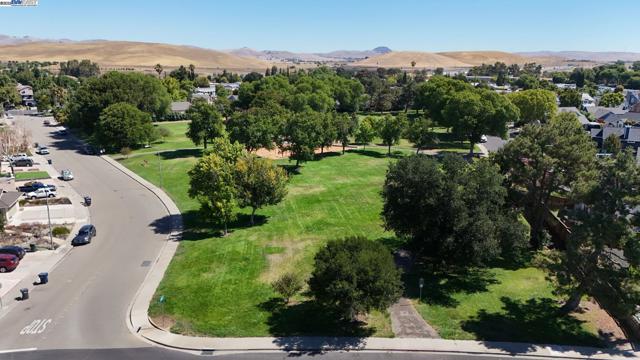 676 Colusa Way, Livermore CA: https://media.crmls.org/mediaz/e952d3a2-6bb5-48cf-ac18-b05a148d021c.jpg