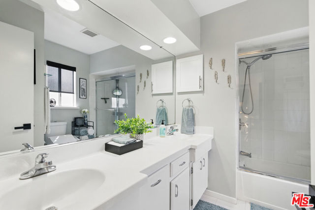 1209 Forest Street, Inglewood CA: https://media.crmls.org/mediaz/e952e456-cc49-49e1-b0c9-ec92aefbdd5e.jpg