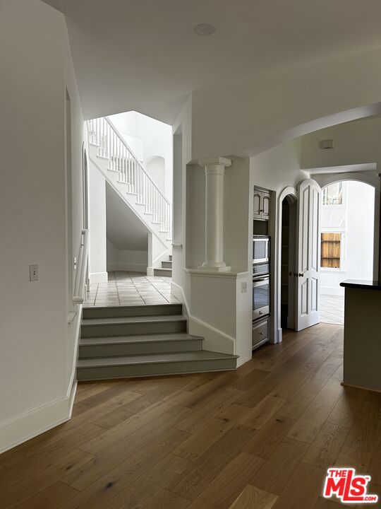 10515 Oaklawn Road, Los Angeles CA: https://media.crmls.org/mediaz/e95307ae-a076-4ac8-a5e7-403f54640580.jpg