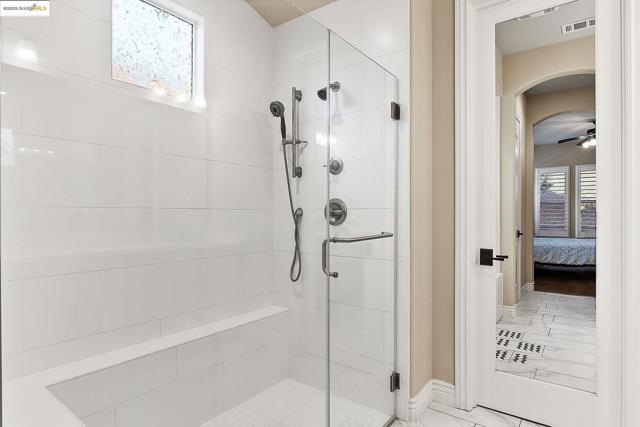 1627 Healing Rock Ct, Brentwood CA: https://media.crmls.org/mediaz/e95318ff-174a-4292-ab5d-2d0f53c93196.jpg