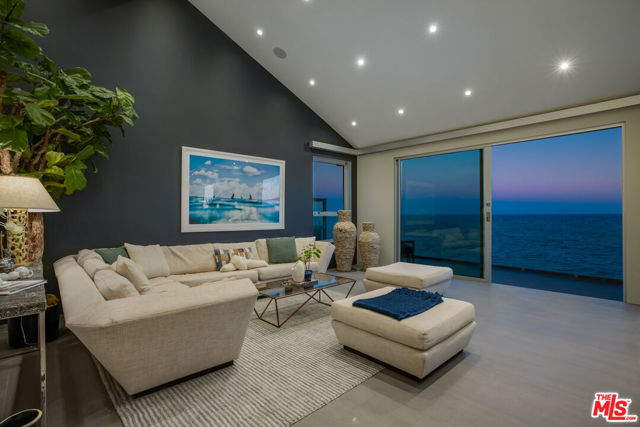 19640 Pacific Coast Highway, Malibu CA: https://media.crmls.org/mediaz/e95458ac-91b7-4c5b-ae91-cd8ec29580e7.jpg
