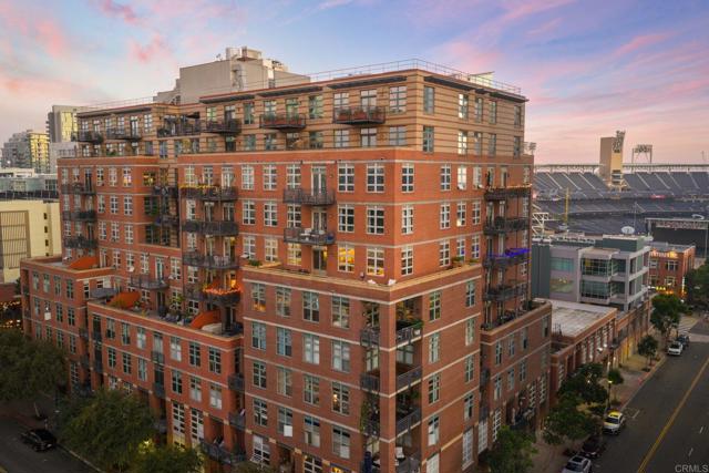 877 Island Avenue, San Diego CA: https://media.crmls.org/mediaz/e9547dc7-1869-45cd-a7d2-6dc072f8900d.jpg