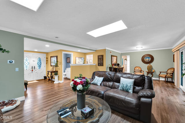 Detail Gallery Image 4 of 31 For 219 Castilian Ave, Newbury Park,  CA 91320 - 4 Beds | 2/1 Baths