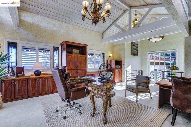 4146 Canyon Rd, Lafayette CA: https://media.crmls.org/mediaz/e954e92f-f6d7-4bb4-b554-f906f3ab2044.jpg
