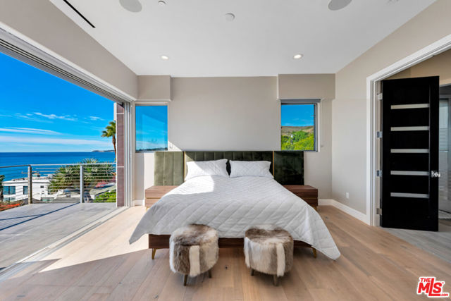 25423 Malibu Road, Malibu CA: https://media.crmls.org/mediaz/e95517a0-5606-4ce7-8a2b-2a3a1874e2de.jpg