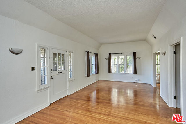 1253 Keniston Avenue, Los Angeles CA: https://media.crmls.org/mediaz/e95537a3-e62a-4e42-bdfb-dcaad04daa9d.jpg