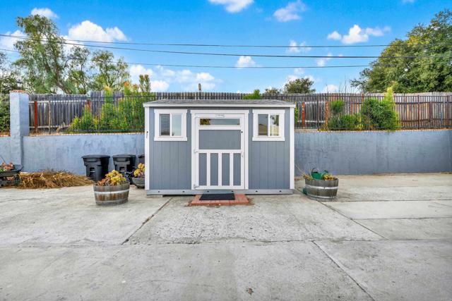 11152 Toyon Hill, Lakeside CA: https://media.crmls.org/mediaz/e9557d7d-af4b-409d-aa2f-3d27f78d0baa.jpg