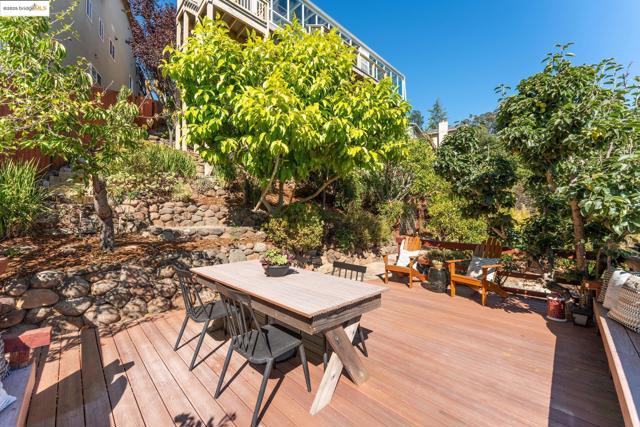 5958 Colton Blvd., Oakland CA: https://media.crmls.org/mediaz/e95794bb-1a45-433d-b980-cfb88deac46e.jpg