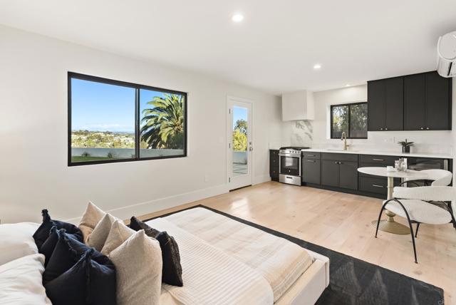 3920 Holly Brae, Carlsbad CA: https://media.crmls.org/mediaz/e9583848-0366-46ea-8a19-1bbc15fe555d.jpg