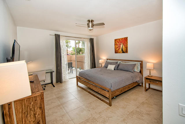 125 Lakeshore Drive, Rancho Mirage CA: https://media.crmls.org/mediaz/e958c4d2-6dc2-4b4b-a716-00ed2b281745.jpg