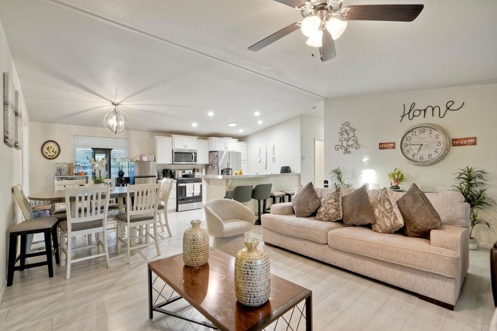 2700 E Valley Pkwy - photo 3